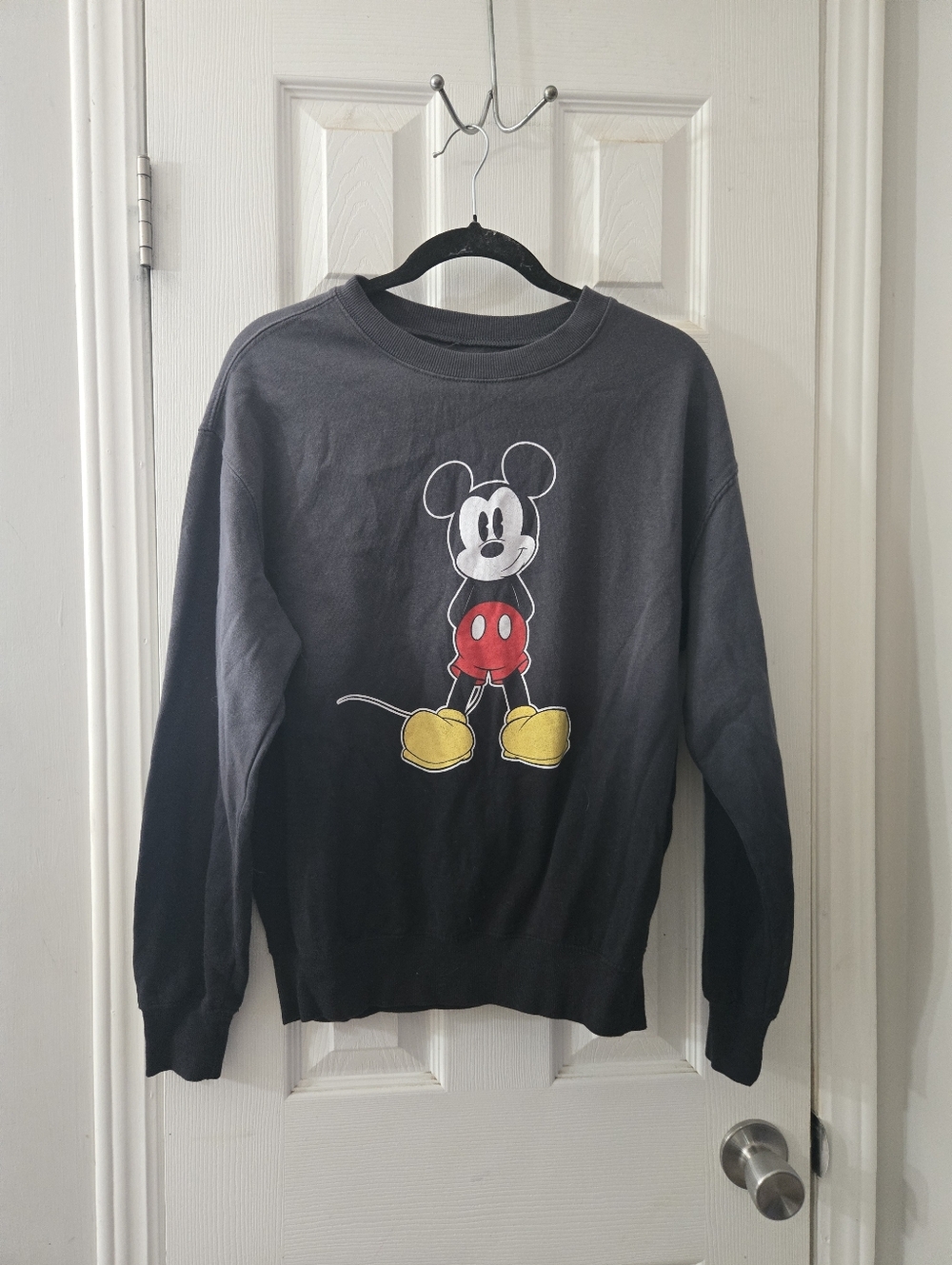 Med Mickey Mouse sweatshirt